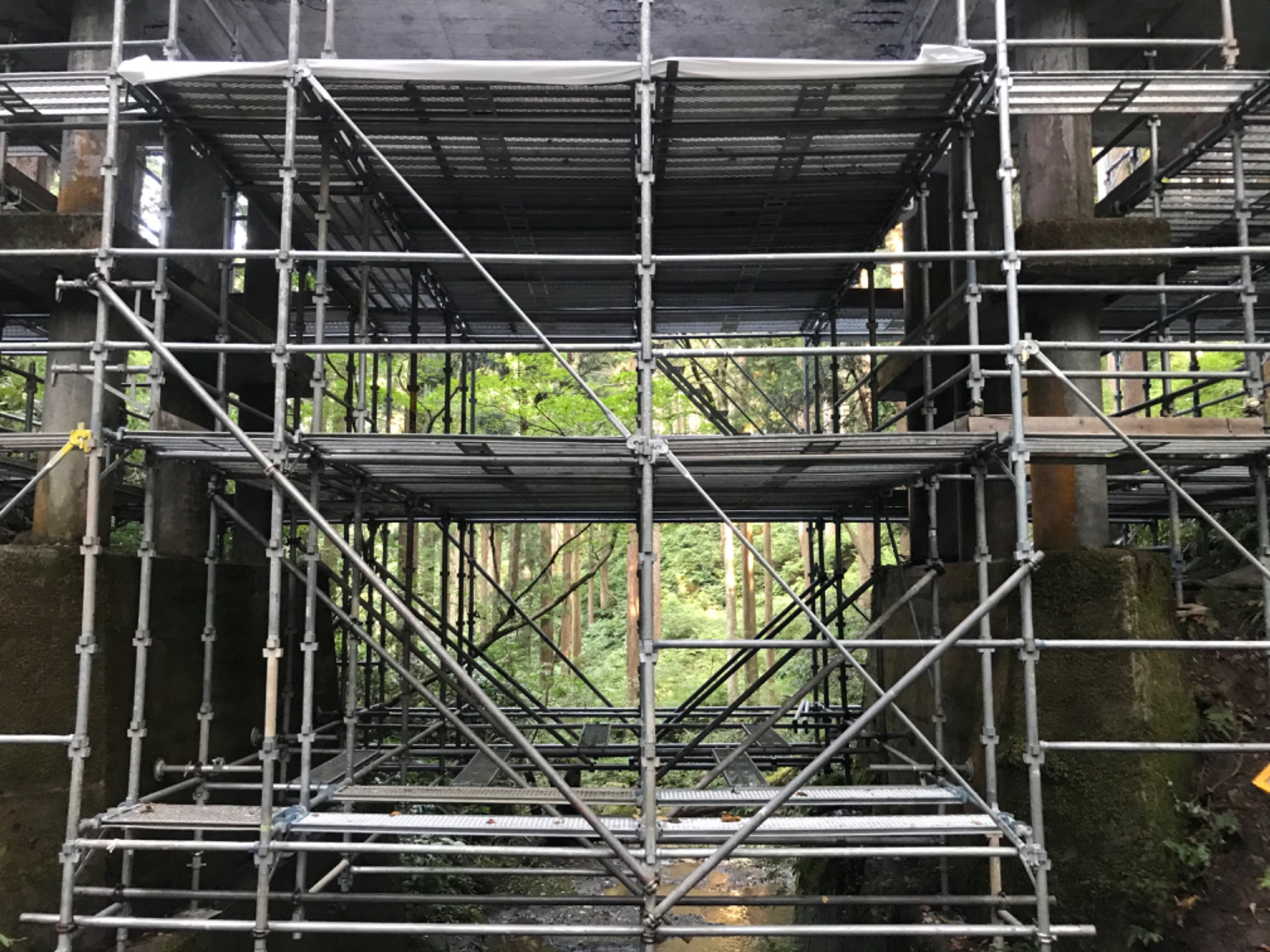 石川県小松市にて橋梁補修工事の仮設足場を施工しました！